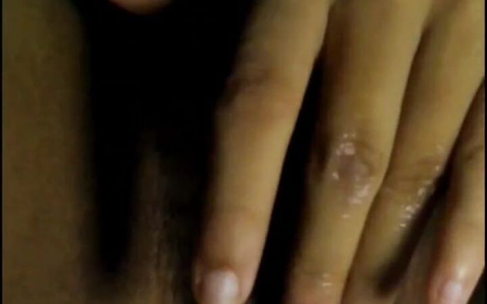 Alin: Indisk 19 yo flicka våt fitta