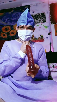 Jag är sjuk och min läkare styvfar rekommenderade en anal dildo för att bota mig