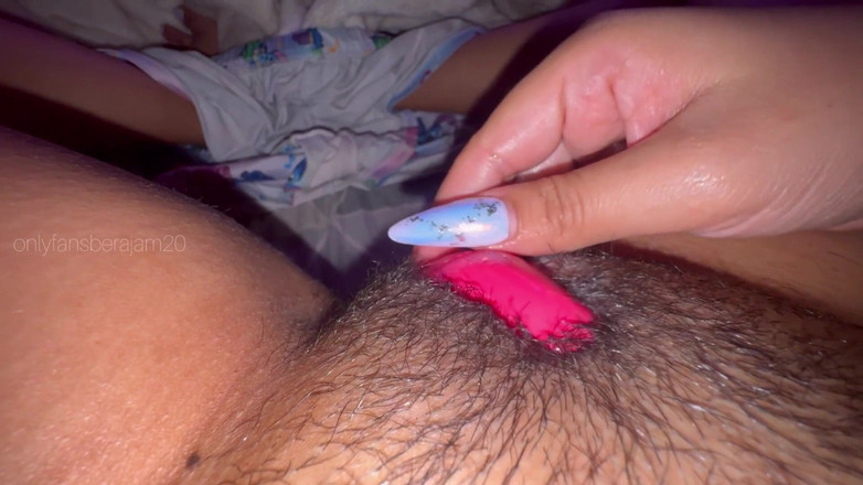 sofiasexxx: Mám novou hračku na masturbaci mé kundičky