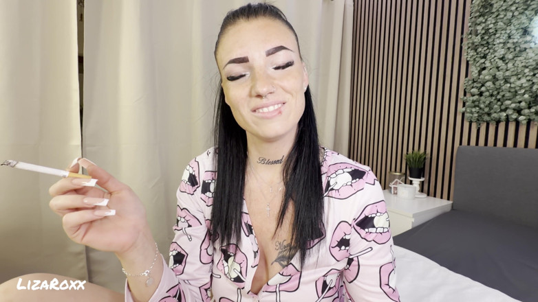 LizaRoxx: Rauchen Beim Ficken - Mit Fettem Cumshot Auf Den Arsch