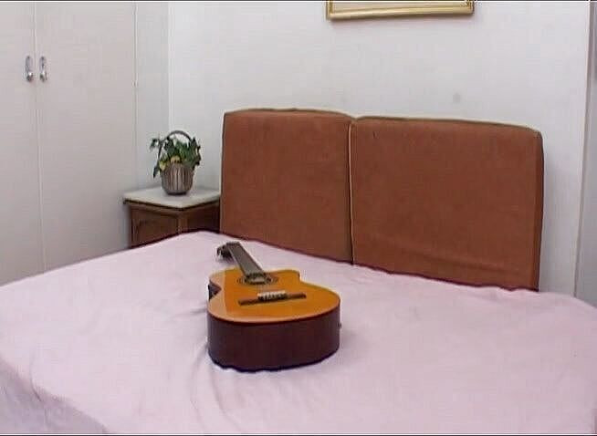 Chicks with Dix: 饥渴人妖和年轻的 twink 激情做爱