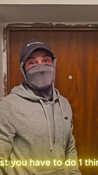 Друг вирішив піти до дівчини, але перед цим йому довелося виконати одну умову.