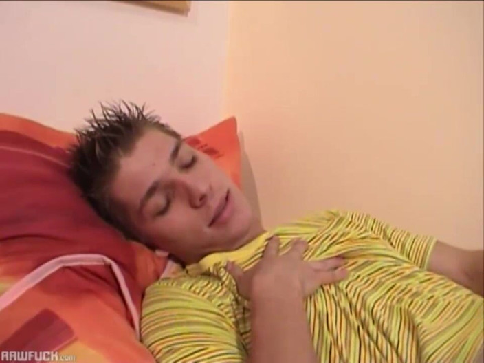 Raw Fuck: Verbal Wanker Grinds Out a Load
