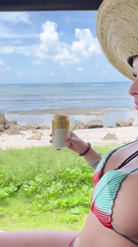 Turis Meniduri Seorang Wanita Kolombia Cantik Yang Dia Temukan Di Sebuah Pulau! - Abella Olsen