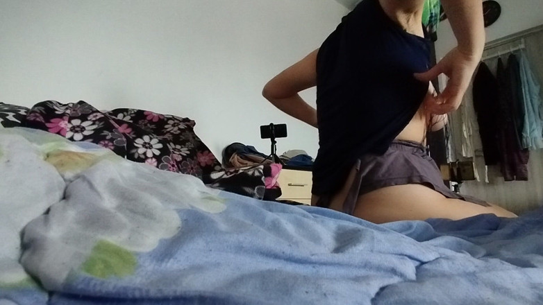 Amateur_MS: MILF amatur melakukan yoga bogel, pepek berbulu, pantat besar, tetek...