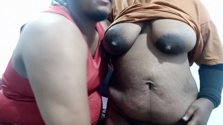 Veni: Pembantu rumah Tamil memberikan susu buah dada dengan bos dan...