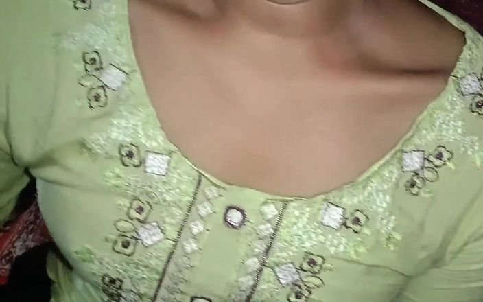 Deshi women: Ми з хлопцем пішли мочитися разом у темряві ночі, і саме тоді ми обидва отримали бажання трахатися.