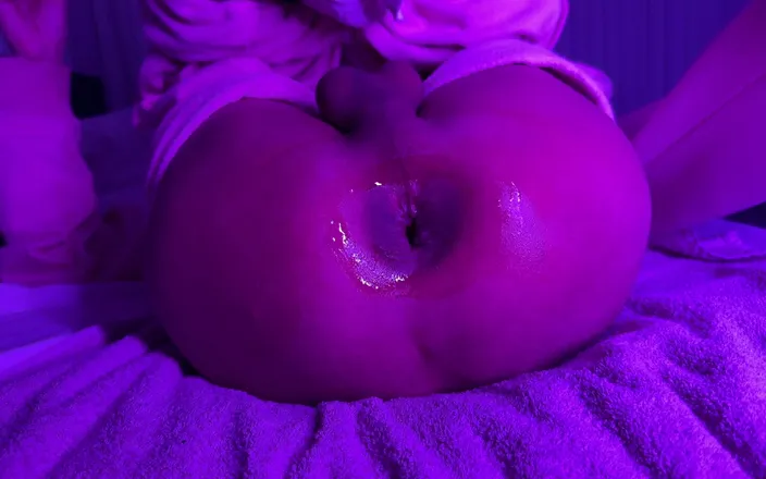 Deepxx33: Complete Spanking on the Ass of the Shemale Whore