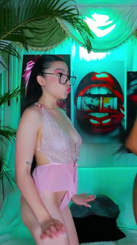 69 z jednoczesnym squirtem: Squirting w usta w tym samym czasie