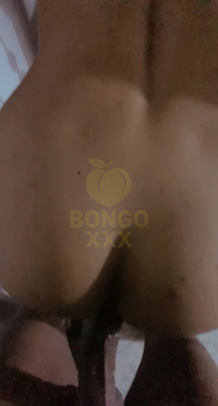 BongoXXX: Hennes tinny ass fick mig att cumming för hårt på...