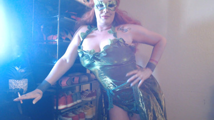 Abby Anna: Edera velenosa che fuma