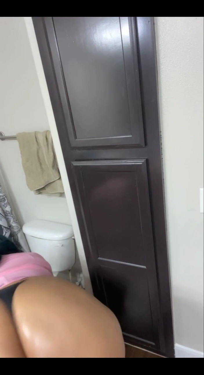 Biggdebbie solo: Biggdebbiecakez est une taquine de Sucha