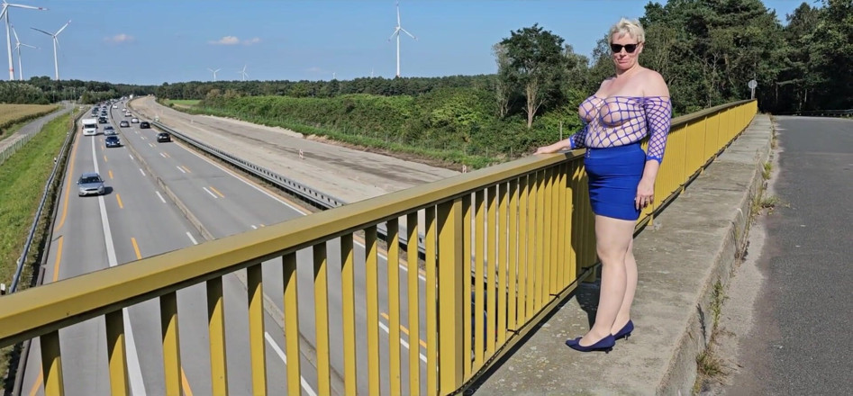 UserBitch1: บนสะพานปั๊กแสดง