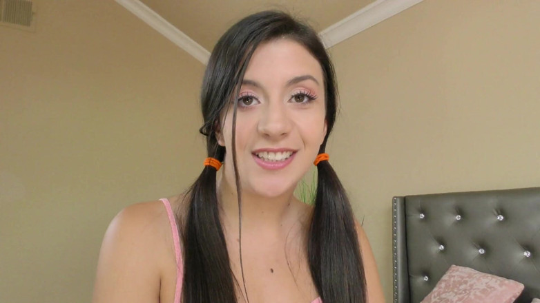 Perv Milfs n Teens: Natalie Brooks est tellement mouillée qu'elle éjacule sur sa bite dans...