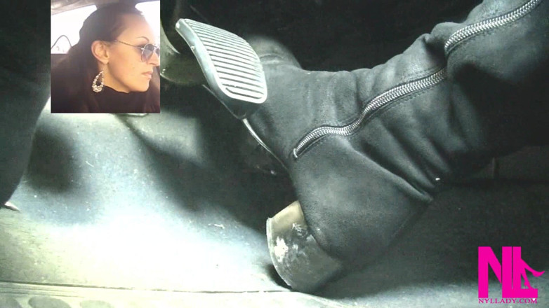 Nyllady: Dirigindo rápido em botas pretas de camurça