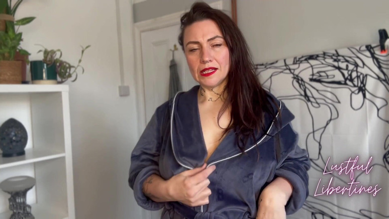 Lustful Libertines: Macecha! Proč jsou moje koule tak velké?