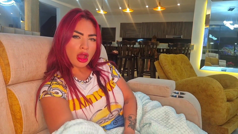 AlejandraPalacios: Provokuji svou cuckoldovanou nevlastní sestru, zatímco jezdím na penisu jejího...