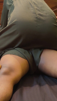 Adik tiri berhijab yang cantik lagi asik ngentot kontol besar