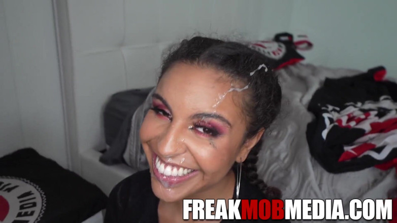 Freak Mob Media: สาวผมลอนน่าร่าน Alix Avery ต้องการควยดำใหญ่