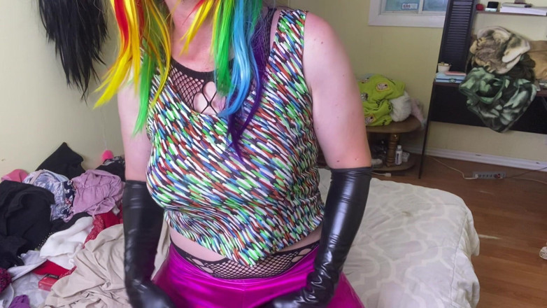 Natasha Sparklez: Rainbow Sissy Natasha mănâncă spermă