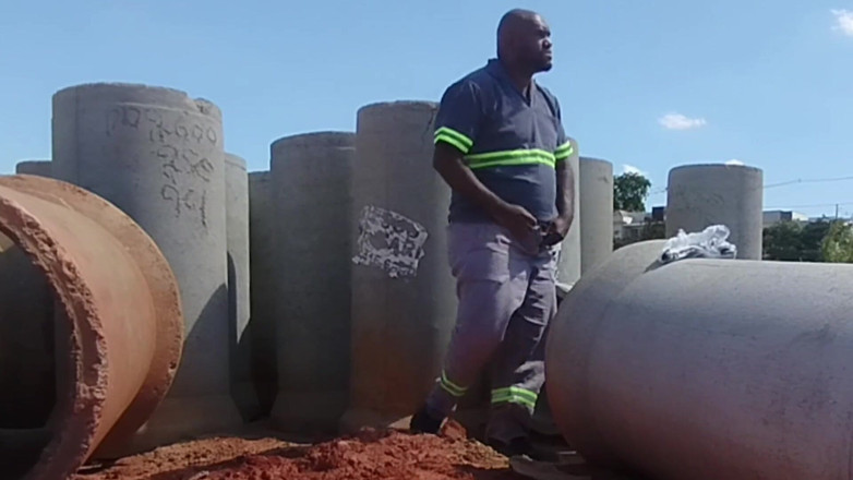 TheBlacKHunterr: Feriado Aproveitei Que Estava Sozinho No Canteiro De Obra