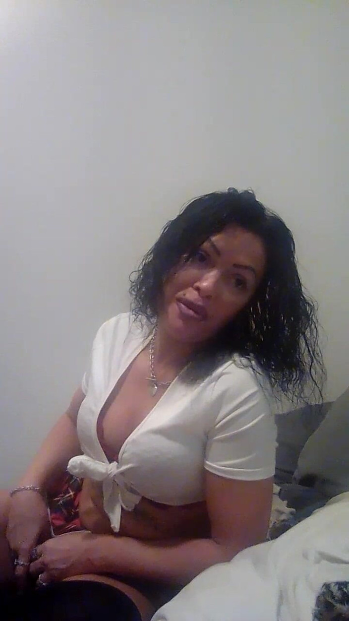 Krystal Petite Treat: Zlobivá malá kunda