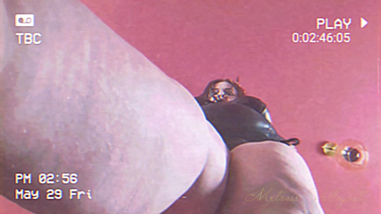 Mxtress Valleycat: Found Foot-age