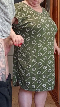 Ibu mertua lagi asik nyepong dan ngocok kontol sampai telan sperma