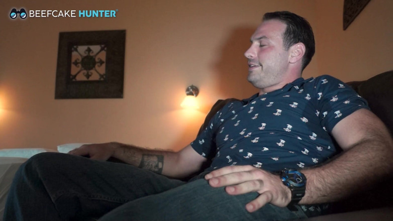 Beefcake Hunter: Spocony Sex oralny dla wysokiego i przystojnego