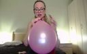 Bad ass bitch: Blås för att poppa liten rosa ballong