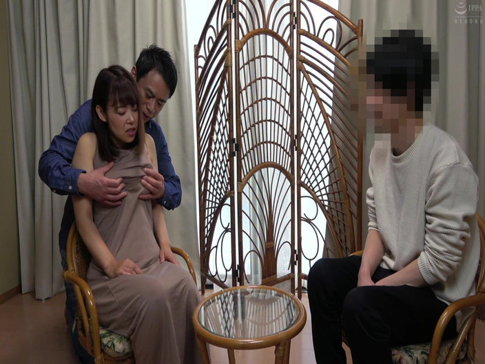 Raptor Inc: Uno duro: moglie fa sesso di fronte a suo marito,