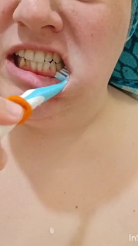 Même les prostituées se brossent les dents ~