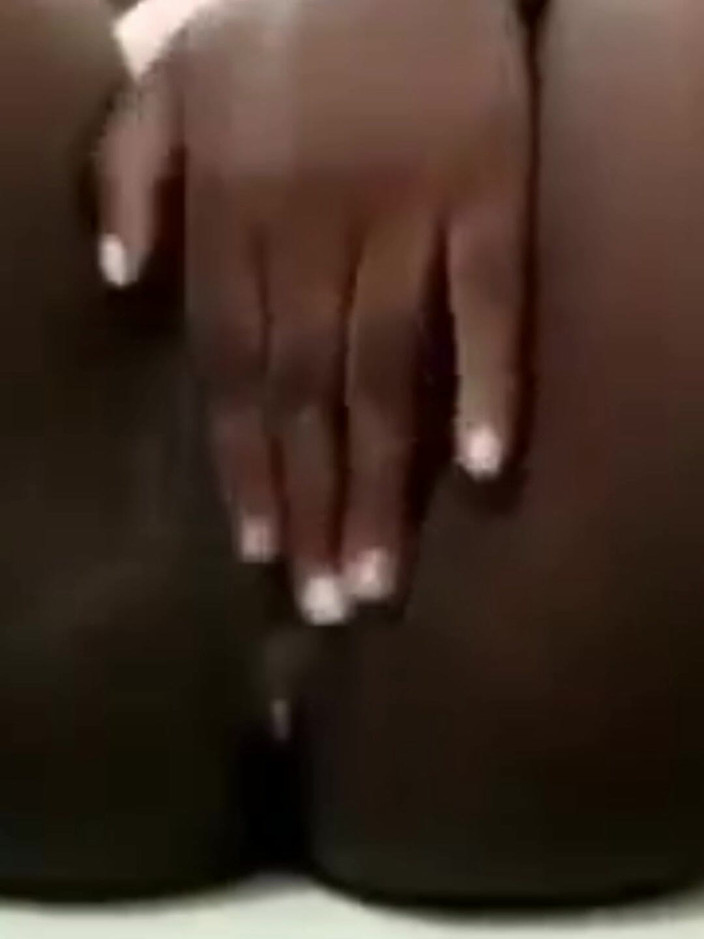 Barqueen: Hampir ditangkap melancap pepek basah saya