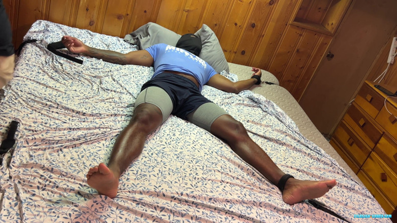 Ticklish Chubs: Elijah Digelitik di St. Louis