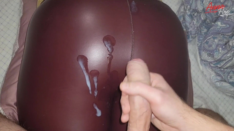 Anna Fire: Madrastra en leggings de cuero folla con su hijastro, semen...