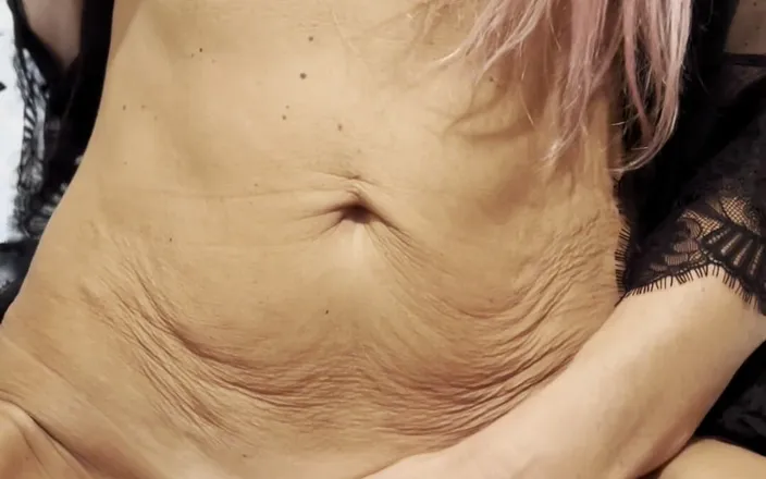 Nofaceblonde: Hot Mommy Masturbates Alone in the Room and Gets a...