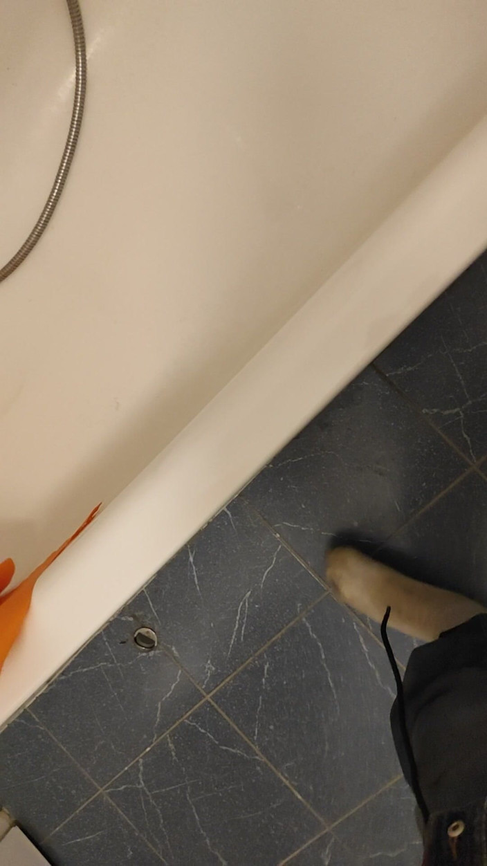 SmokedAlloy2: Búa lợn bẩn trên đó, bồn cầu đi tiểu và tất