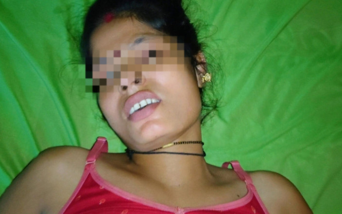 Sexy biwi: 嫂子的阴户被操，从小嫂的乳房上提取乳汁。