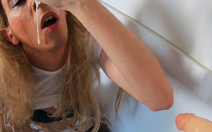 Ane Get Horny: Sperma dari tangan ke muka