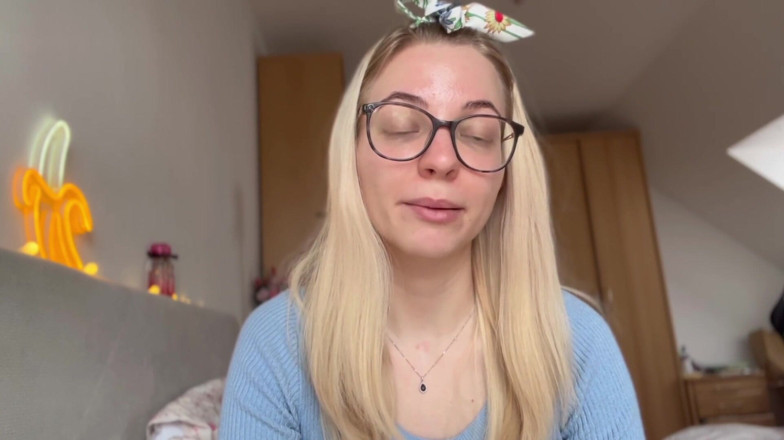 Goddess_Bella_Rae: Ona mikro boyutlarınızdan nasıl bahsedersiniz!