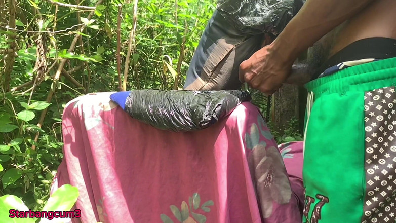 Bangcum8: 最胖的鸡巴试图在微胖的衣服中射精，但不是