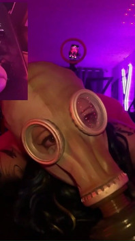 Gasmask andningskontroll - knullmaskin orgasm