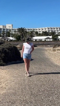 Çaresiz Çoraplı Pantolon Herkesin Içinde