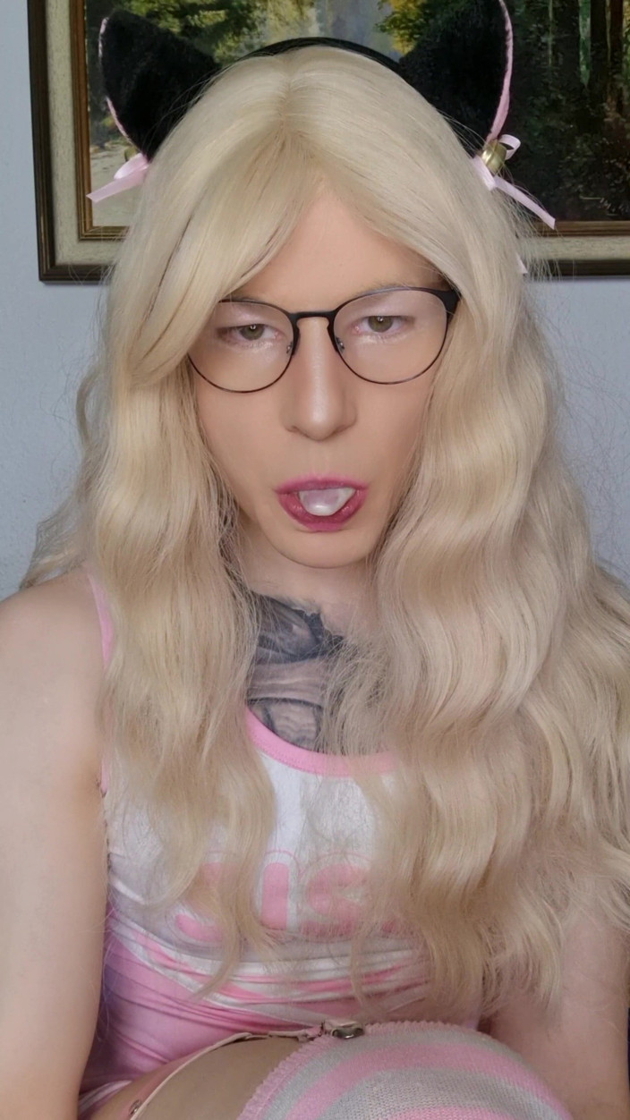 Sissy Adventures: Bubble Gum Sissy