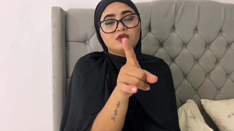 Yohamedi: Religious Muslim Stepsister Puts Her Beliefs Aside to Try a...