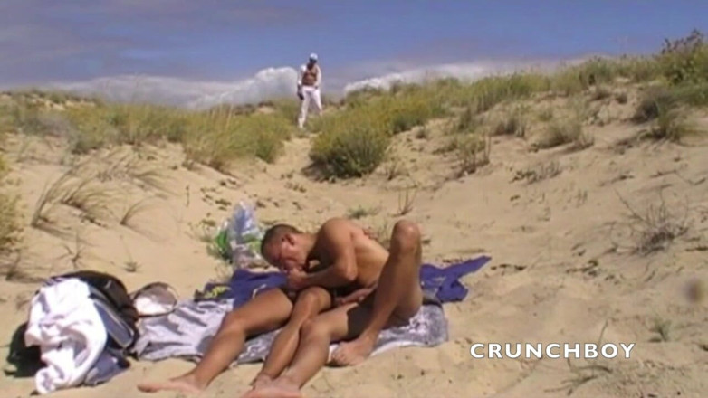 Enzo Rimenez: Amateur gang bang exhib in the beach