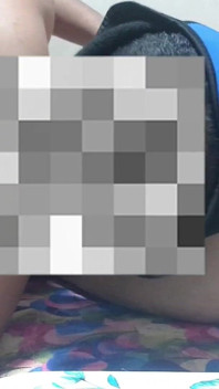 Krásná dospívající dívka, její nevlastní bratr