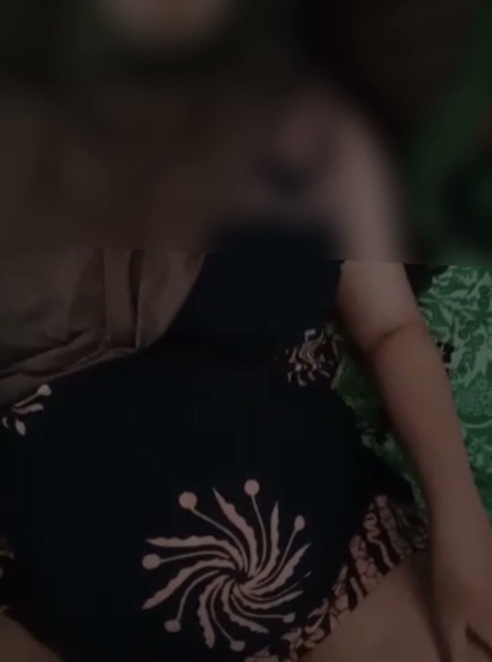 Famly sex: Зітхання сільської дівчини в хіджабі справді дуже смачне, частина 2