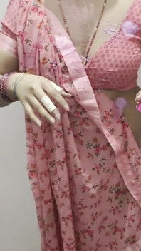 Desi Bhabhi šuká na schodech na Holi