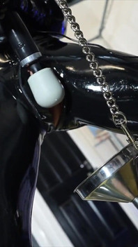 Vacbed Squirting: Mistressae Zabawy z Tranluscent Vacbed i lejka